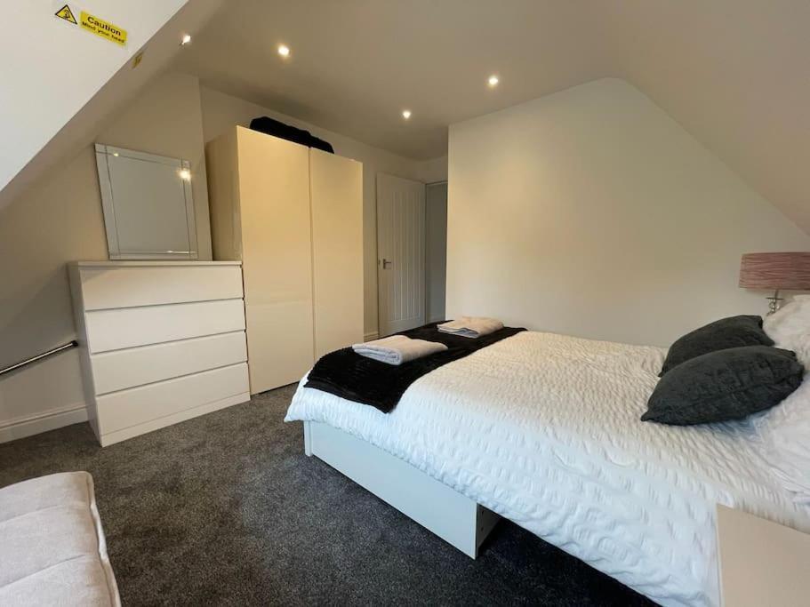 Rosey Lodge -1Bedroom Cousy Flat - Parking, Netflix, Wifi - Close To Blenheim Palace & Oxford - F5 Кидлингтън Екстериор снимка