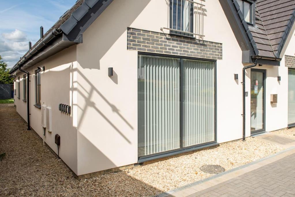 Rosey Lodge -1Bedroom Cousy Flat - Parking, Netflix, Wifi - Close To Blenheim Palace & Oxford - F5 Кидлингтън Екстериор снимка