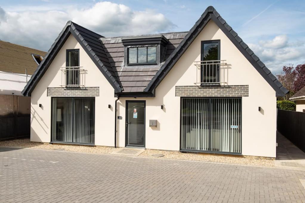 Rosey Lodge -1Bedroom Cousy Flat - Parking, Netflix, Wifi - Close To Blenheim Palace & Oxford - F5 Кидлингтън Екстериор снимка