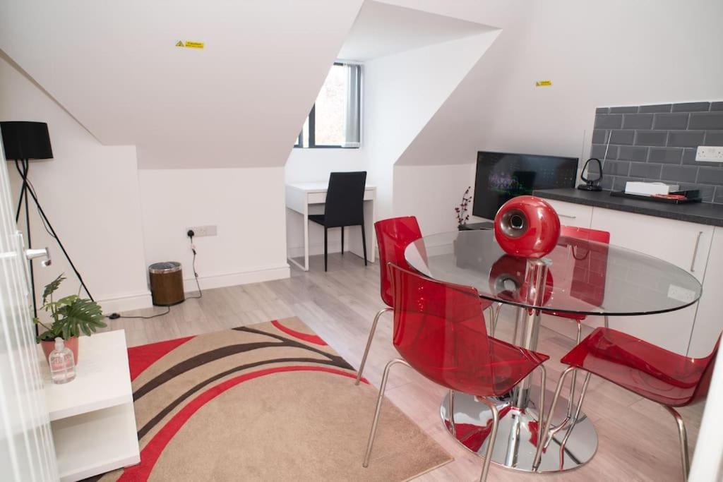 Rosey Lodge -1Bedroom Cousy Flat - Parking, Netflix, Wifi - Close To Blenheim Palace & Oxford - F5 Кидлингтън Екстериор снимка