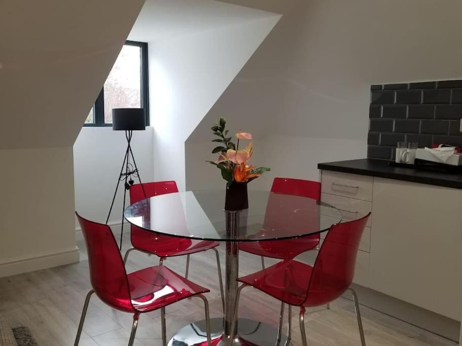 Rosey Lodge -1Bedroom Cousy Flat - Parking, Netflix, Wifi - Close To Blenheim Palace & Oxford - F5 Кидлингтън Екстериор снимка