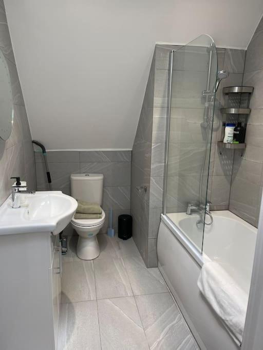 Rosey Lodge -1Bedroom Cousy Flat - Parking, Netflix, Wifi - Close To Blenheim Palace & Oxford - F5 Кидлингтън Екстериор снимка