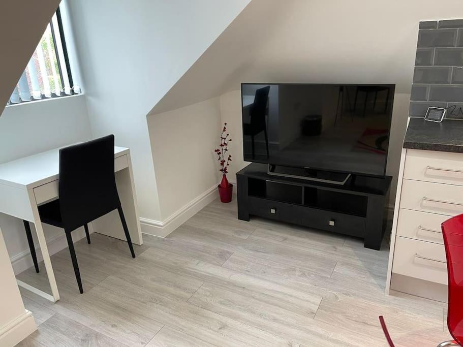 Rosey Lodge -1Bedroom Cousy Flat - Parking, Netflix, Wifi - Close To Blenheim Palace & Oxford - F5 Кидлингтън Екстериор снимка