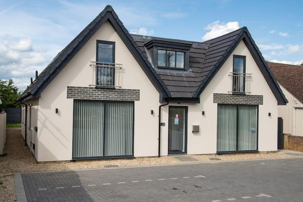 Rosey Lodge -1Bedroom Cousy Flat - Parking, Netflix, Wifi - Close To Blenheim Palace & Oxford - F5 Кидлингтън Екстериор снимка