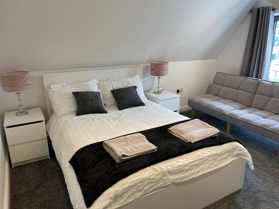 Rosey Lodge -1Bedroom Cousy Flat - Parking, Netflix, Wifi - Close To Blenheim Palace & Oxford - F5 Кидлингтън Екстериор снимка