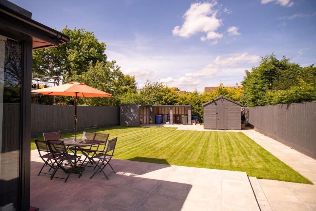 Rosey Lodge -1Bedroom Cousy Flat - Parking, Netflix, Wifi - Close To Blenheim Palace & Oxford - F5 Кидлингтън Екстериор снимка